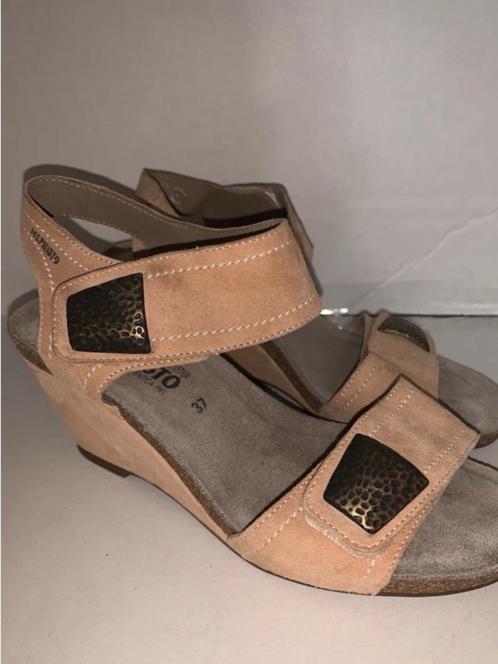 Mephisto Women’s Peach Suede Wedge Sandals